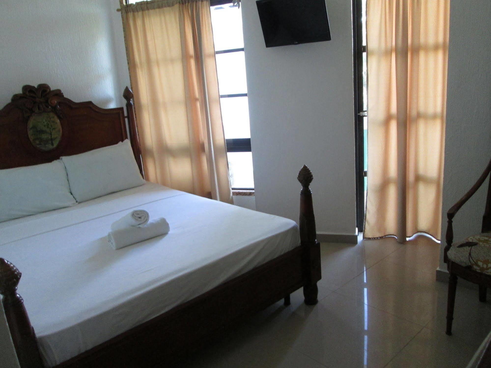 Amigos Beach Resort Balabag  Ngoại thất bức ảnh